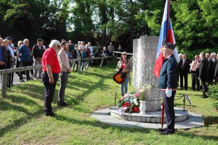 Padlim sta se poklonila dr. Gregor Kovačič in Stanislav zver s